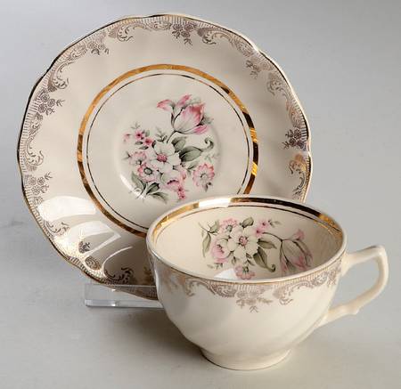 Windsor Flat Cup & Saucer Set