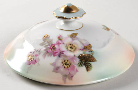 Wild Rose (Scallop, Rim , Not Embossed) Lid for Round Vegetable