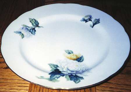 Chrysanthemum (Rim, Scalloped) by Sango
