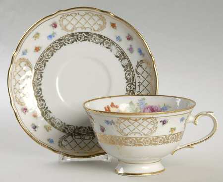 SCH293 Footed Cup & Saucer Set