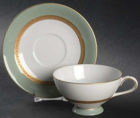 5077 Footed Cup & Saucer Set