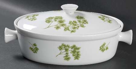 Parsley 2 Quart Oval Covered Casserole