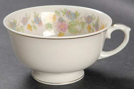 SCE6 Footed Cup