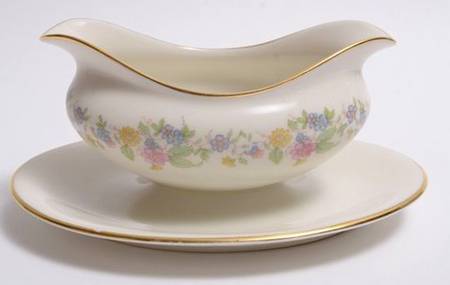 SCE6 Gravy Boat with Attached Underplate