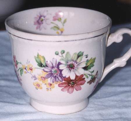 SWI133 Footed Cup