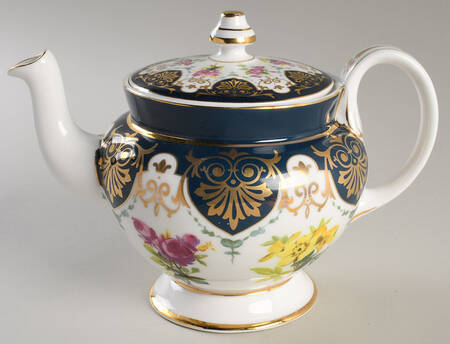 Vanderbilt Service Footed Teapot & Lid
