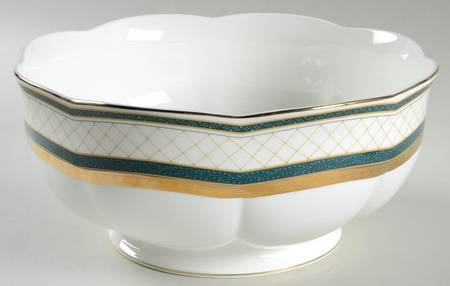 Queen's Lace 9" Salad Serving Bowl