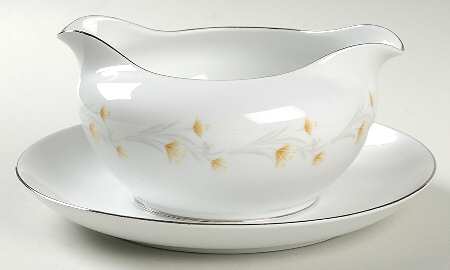 Dream Gravy Boat with Attached Underplate