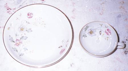 07923 Footed Cup & Saucer Set