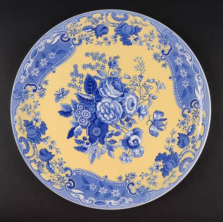 Blue Room Garden Collection (Yellow Background) 12" Pizza Plate