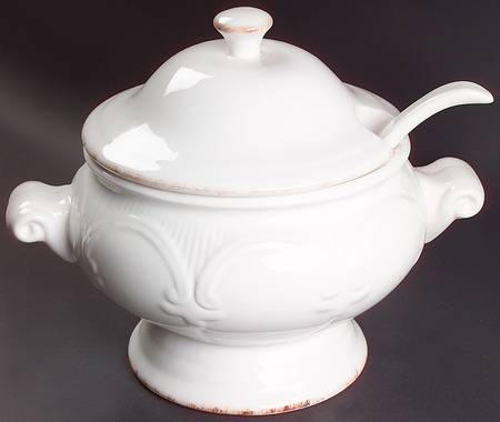 Grand Buffet Tureen & Lid w/Ladle