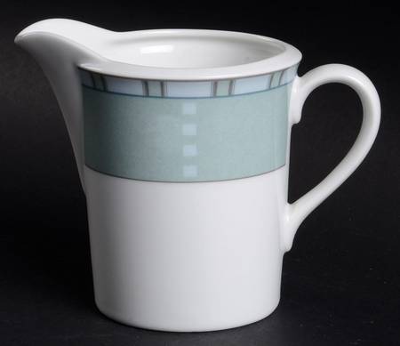Surrey Court Creamer