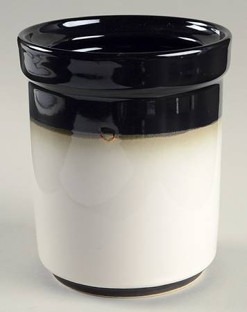 Nova Black (Newer, Grayish White Center) Medium Canister No Lid