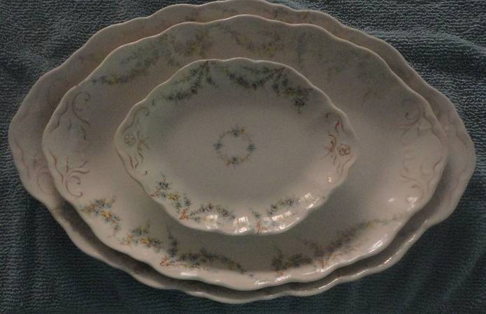 Rose Festoon Blue by Syracuse