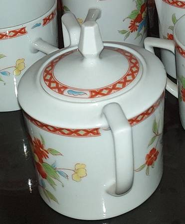 Imari Sugar Bowl & Lid