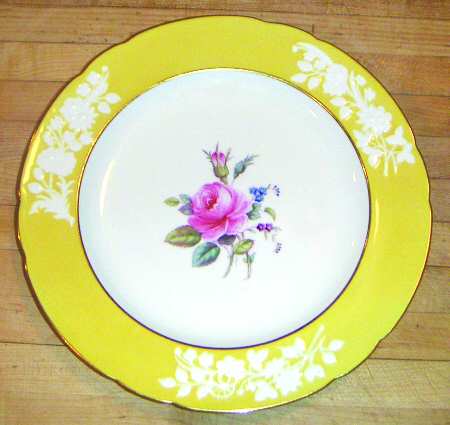 R8377 by Spode
