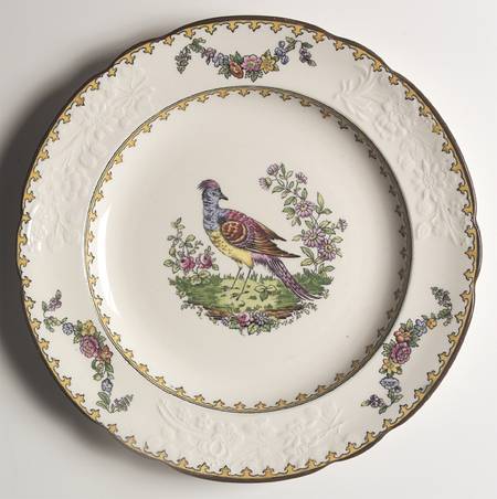 Vienna (Bird Center, Yellow, Scallop) Luncheon Plate