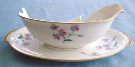 Hacienda Gravy Boat with Attached Underplate