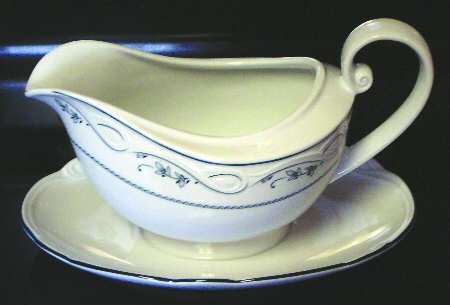 SLT281 Gravy Boat with Attached Underplate