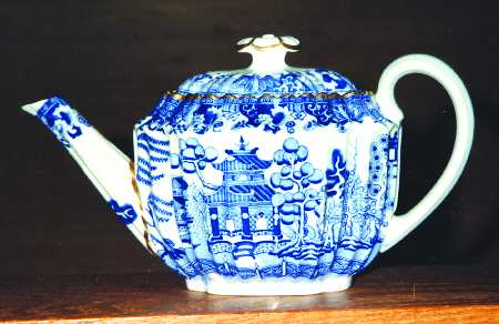 SP359 Mini Teapot & Lid