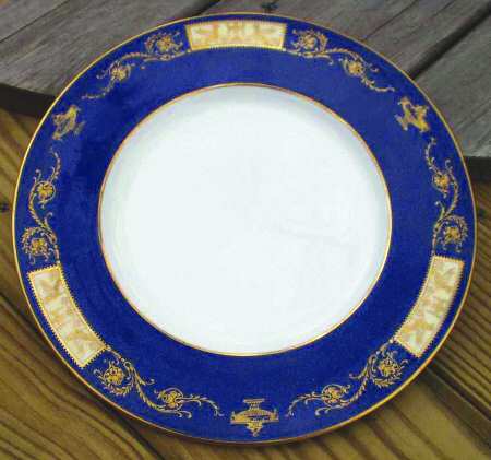 R8261 by Spode