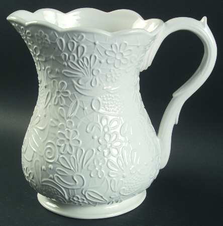 Chantilly White Lace 72 Oz Pitcher