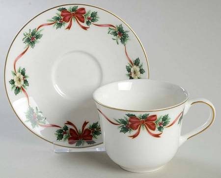Holiday Garland Flat Cup & Saucer Set