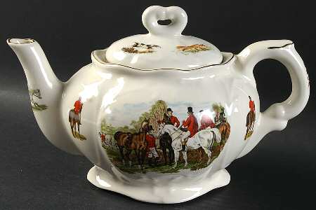 The Hunt Teapot & Lid