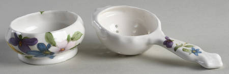 SGE3 Tea Strainer & Bowl by St George's