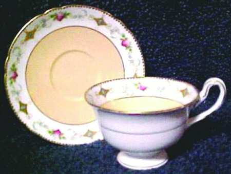 8901 Footed Cup & Saucer Set