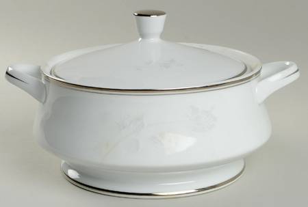 Carolyn (With Ring) Round Covered Vegetable