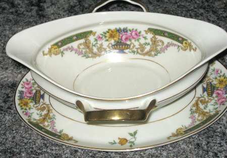 HCZ257 No Middle Floral Gravy Boat with Attached Underplate