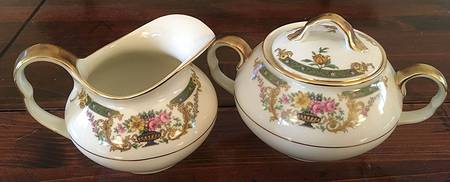 HCZ257 No Middle Floral Creamer