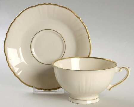 SY727 Footed Cup & Saucer Set