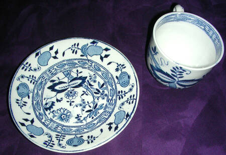Onion (Smooth) Flat Cup & Saucer Set