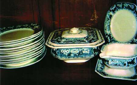 Victoria Blue Gravy Boat with Attached Underplate