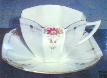 Daisy Flat Cup & Saucer Set