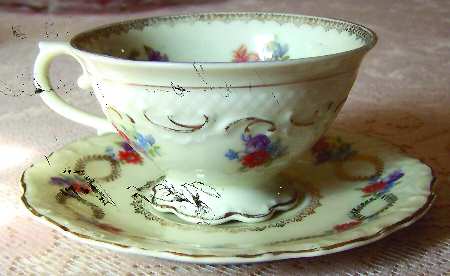 SCH475 Footed Cup & Saucer Set