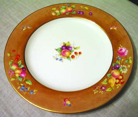 R7041 by Spode