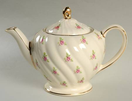 1593 Teapot & Lid