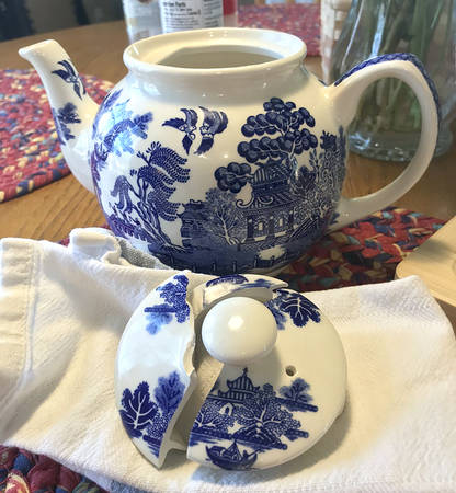 Blue Willow (Smooth, No Trim) Teapot & Lid