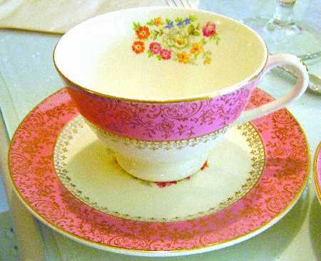 STB301 Footed Cup & Saucer Set