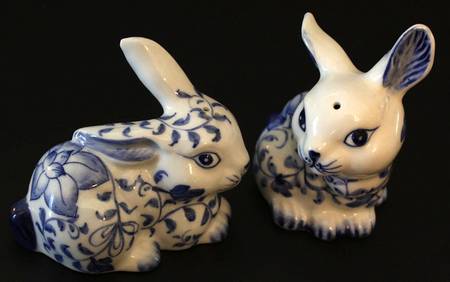 Blue Mum Figural Salt & Pepper Set
