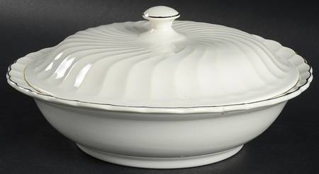 Platinum Tiara Round Covered Vegetable
