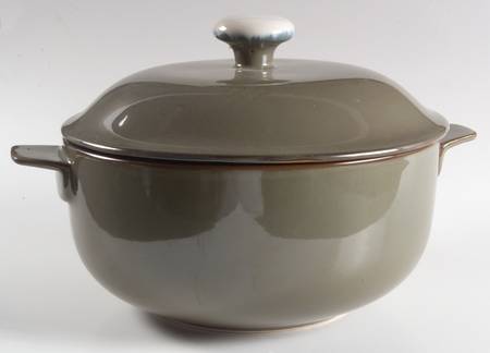 Concepts Avocado 2.5 Qt Round Covered Casserole