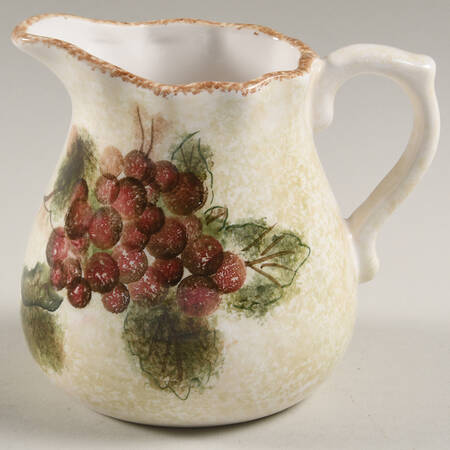 Vineyard (Scalloped) Creamer