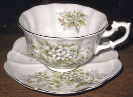 SHE58 Footed Cup & Saucer Set