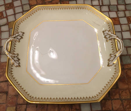 Y5949 Square Handled Cake Plate