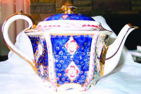 1622 Teapot & Lid