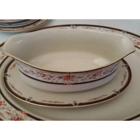 Asuka Gravy Boat with Attached Underplate